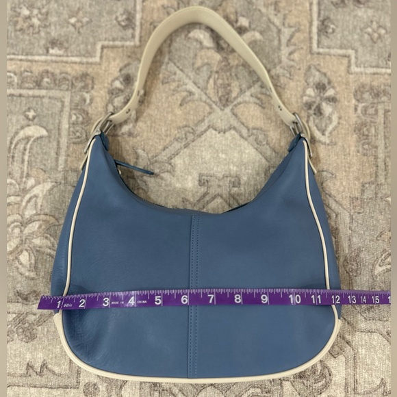 Coach West Zoe Legacy Vintage 90s Leather Bag Color is light blue and cream! - Picture 15 of 16